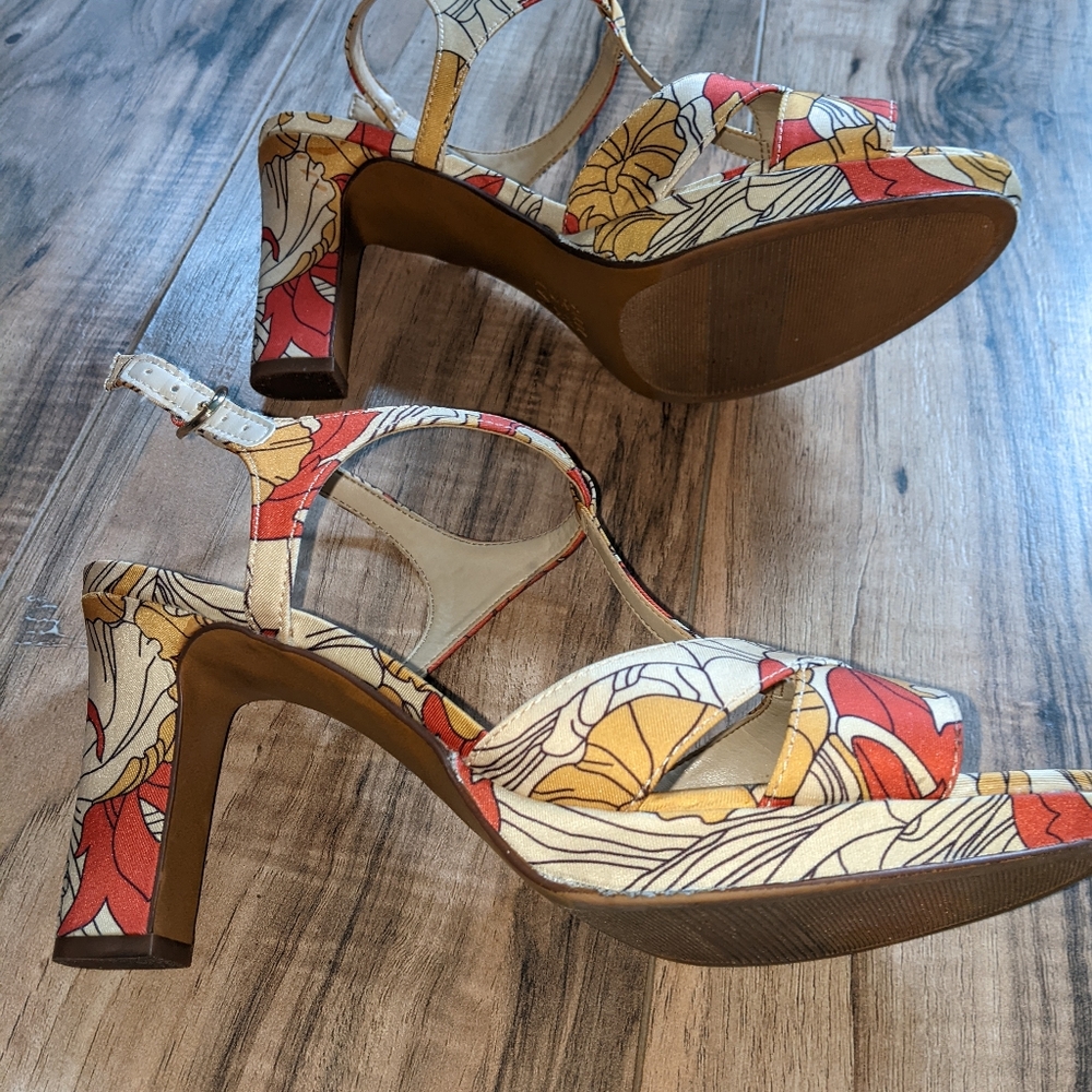 Naturalizer Finn Papaya Satin Sandals 8W - Picture 4 of 10